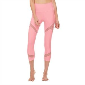 SALE!!!! Alo Yoga cropped leggings in Macaron pink sz M
